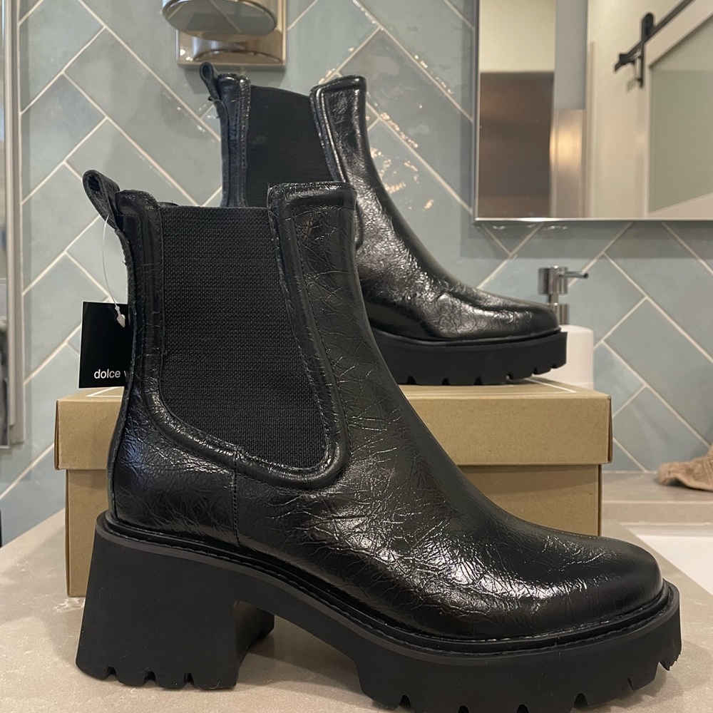 NWT Dolce Vita Hawk H2O Midnight